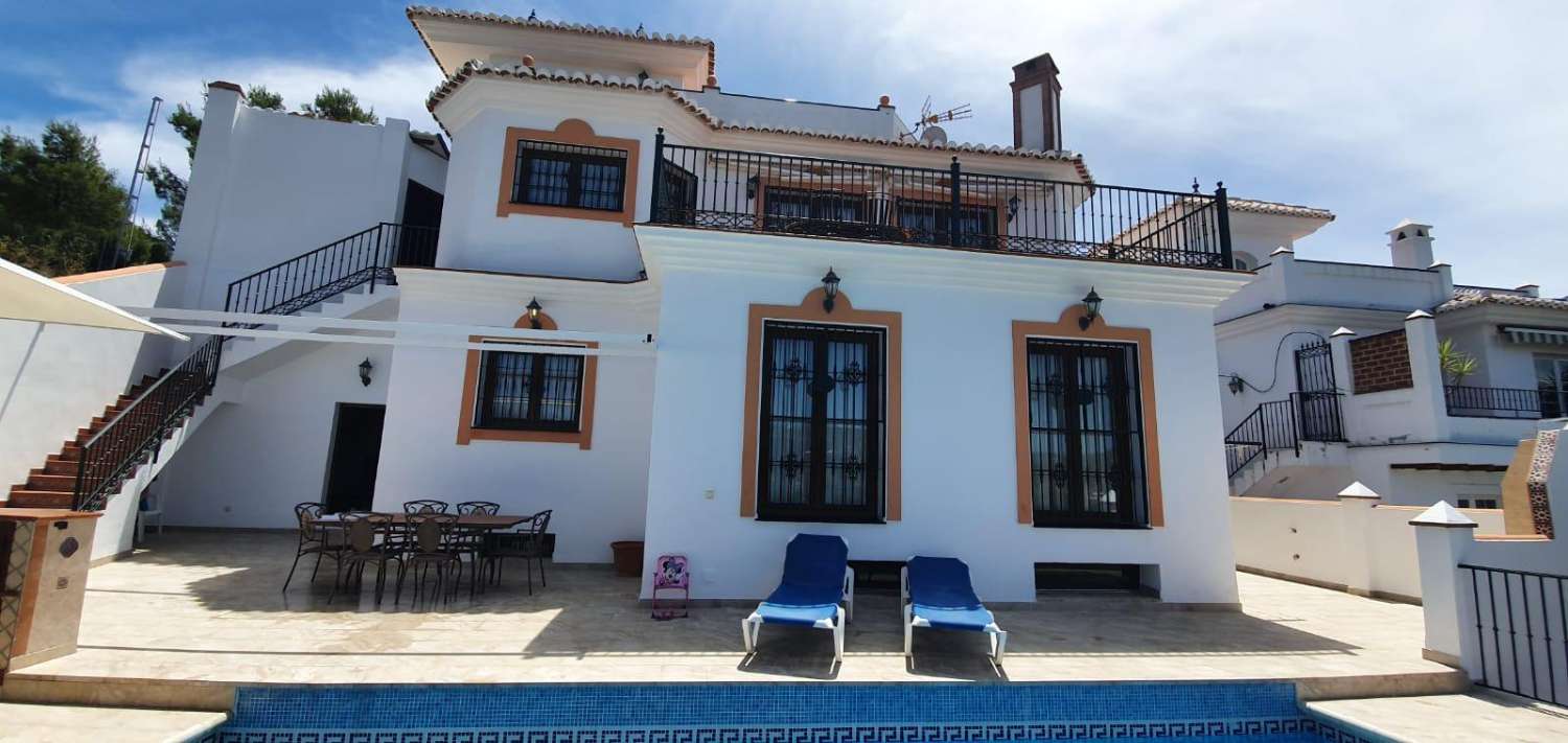 GREAT FOUR BEDROOM HOUSE WITH POOL