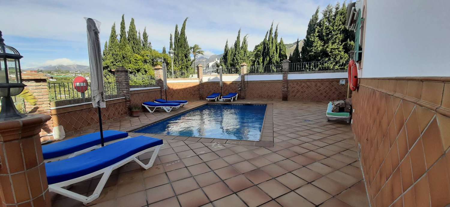 FOUR BEDROOM HOUSE WITH POOL IN A QUIET AREA