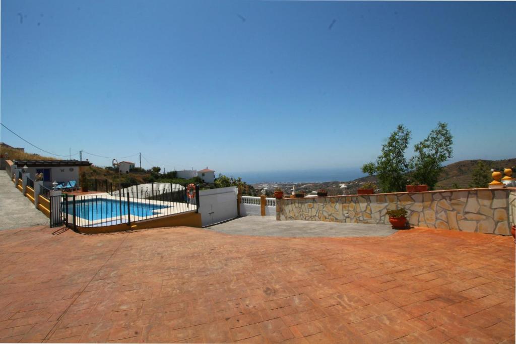 THREE BEDROOM RURAL HOUSE IN TORROX WITH PRIVATE POOL