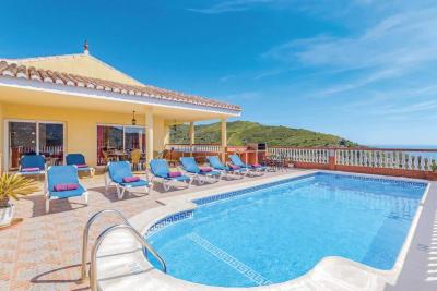 VILLA WITH FOUR BEDROOMS AND POOL IN A QUIET E...