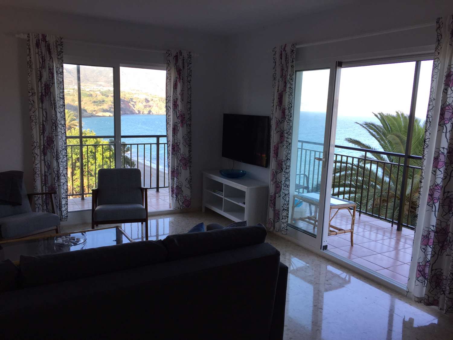 TWO BEDROOM APARTMENT FIRST LINE BEACH