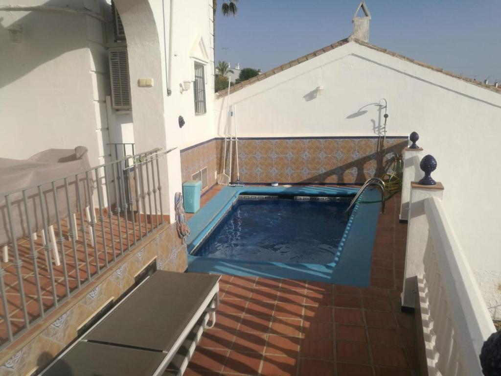 SPACIOUS 4 BEDROOM HOUSE WITH POOL