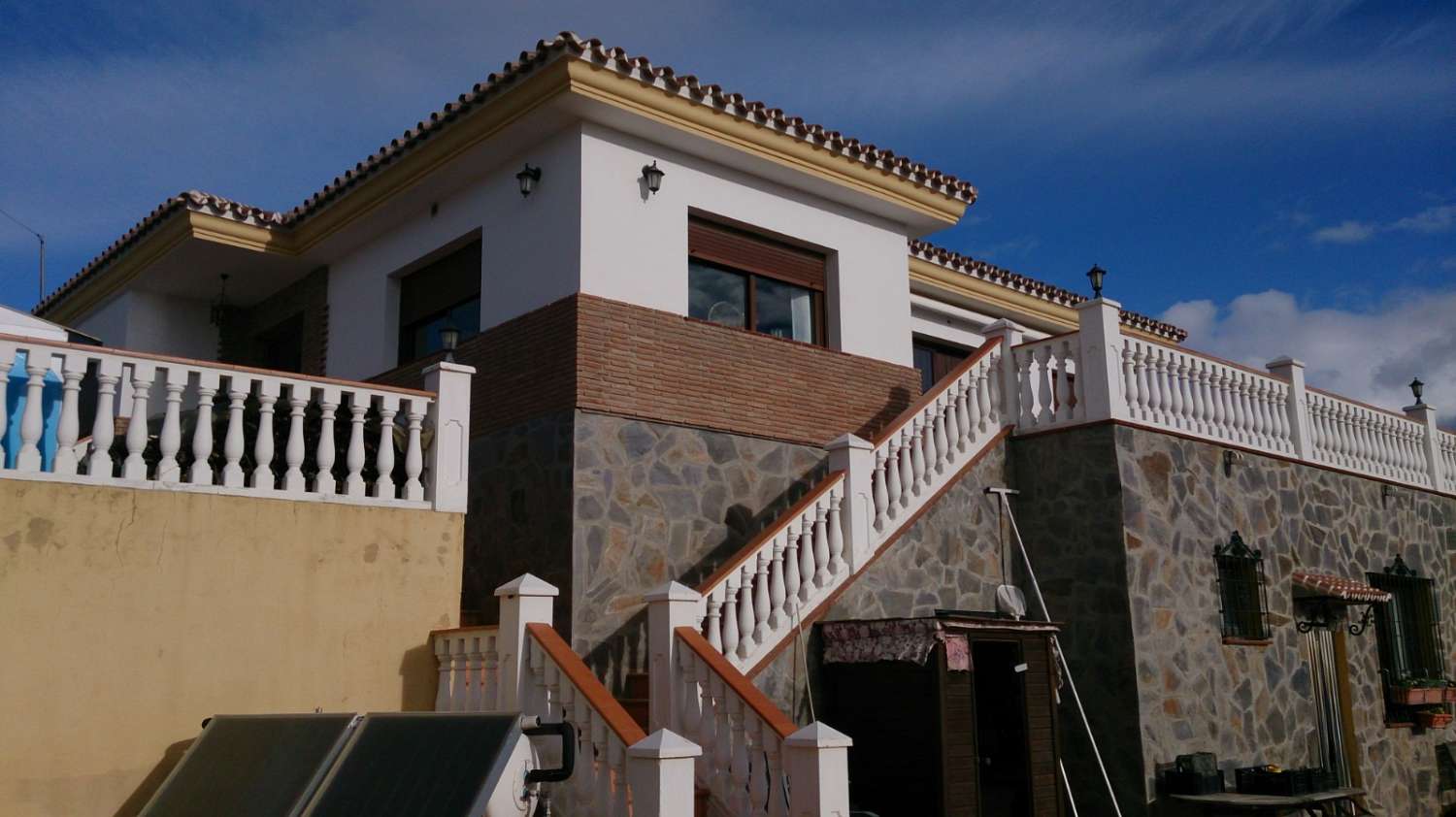 LARGE HOUSE WITH FOUR BEDROOMS ON A 2000 M PLOT